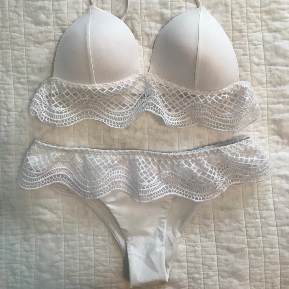 Lace detailed bikini